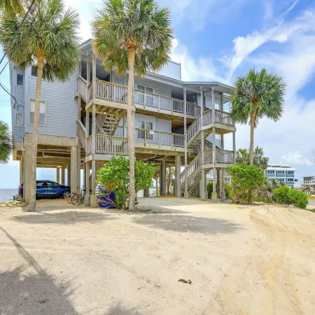 Walkable Beachfront Retreat on Cedar Key!