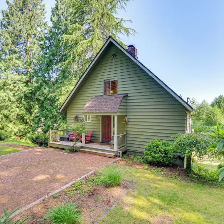 Langley Forest Cabin w/ Grill < 2 Mi to Downtown!
