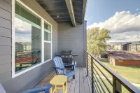 Modern Livingston Condo Near Yellowstone River! - parking