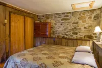 Charming Barn apt Skaneateles farm4 Hotels in Spafford