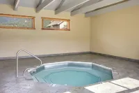 Cozy Condo Near Golf, 7 Mi to Big Sky Resort! - Bathtub