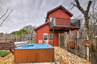'Ark Bunkhouse' Fredericksburg Hideaway w/ Hot Tub - Maalaistalo