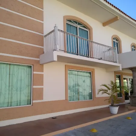 Hotel Santander Inn & Suites