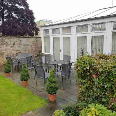 Sunninghill Hotel Hotel Exterior