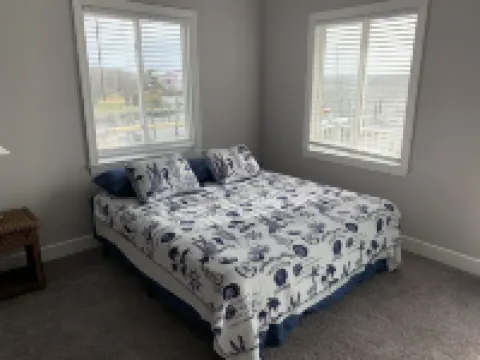 Mariners Cove 4 Bedroom Cottage by RedAwning