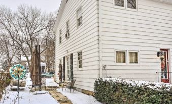 Artsy Getaway ~ 8 Miles to Downtown Kansas City! - Housity