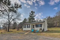 Cozy & Scenic Hodgen Cottage on 650 Acres! - 3-Star