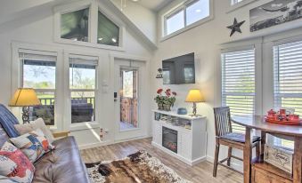 4 Mi to Dtwn: Mckinney Tiny Home w/ Fire Pit