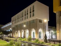 六號飯店瓜達拉哈拉德戈亞多 卡瓦尼亞斯濟貧院附近的飯店