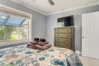 Walk to Beaches and Gulf Indian Rocks Beach Duplex! - parking