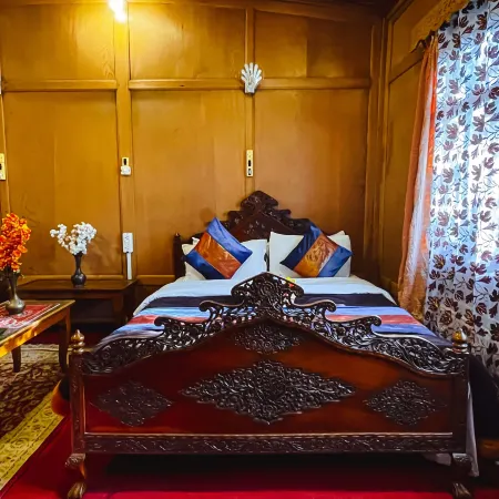 The Heritage Gemini Group of Houseboat
