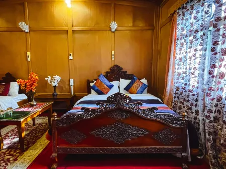 The Heritage Gemini Group of Houseboat