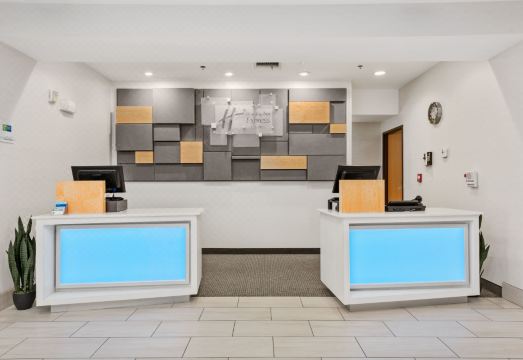 홀리데이 인 익스프레스 실내 수영장