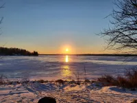 Cheerful 3-brd, 2 full bth cottage with DNR launch lake access on Chippewa Lake Hotels in Mecosta County