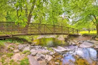 Takoma Park Apt w/ Wood Fire Pit < 8 Mi to DC Hotel a Silver Spring