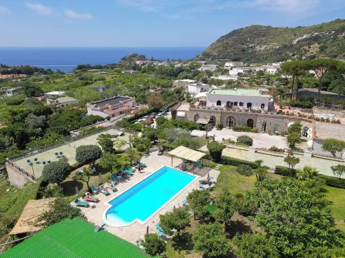Tenuta Villa Tara فنادق في Serrara Fontana