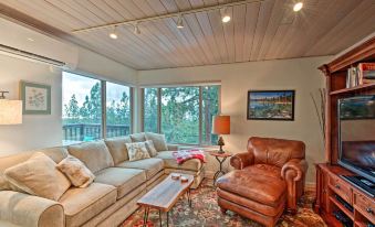 2 Mi to Heavenly Mountain: Tahoe Retreat w/ Views