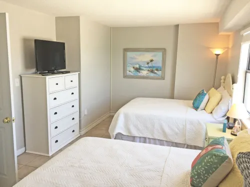 ~*gOrGEouS viEw!*~ Penthouse 2BR/2BA Large Condo! Oceanfront IMMACULATE, POOL!!