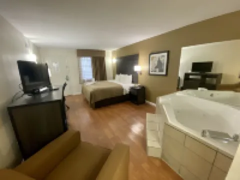 Quality Inn Branson - Hwy 76 Central - Jacuzzi