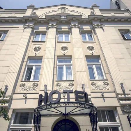 Public House Hotel
