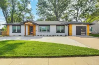 Stylish & Modern Lenexa Haven w/ Fire Pit & Deck! - 3-Star