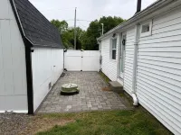 Beach house - 2 min from Conimicut Beach RI Computer Museum Learning Lab附近的飯店