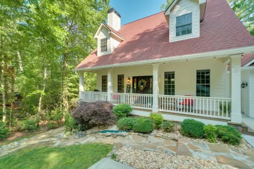 Helen Retreat w/ Hot Tub, 2 Mi to Downtown! - Pet friendly