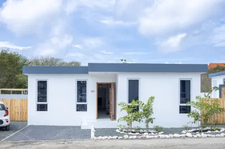 Modern Garden Villa Near Jan Thiel Mambo