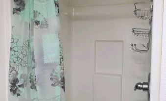 Cozy 1 Bedroom Retreat Walk to - 0225j12000lycdafwD00A R 339 206 R5 D