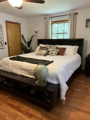 Beautiful quiet retreat near Oneida, Big South Fork, and ATV trails! Hotels in Oneida
