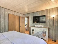 Spring Season Our Cabin Home Backing Preserve with Deck, Grill and Gas Fire Pit Hotels in Pine