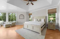 아반트스테이의 파라다이스 포인트 레이크프론트 + 전망 + 놀이터