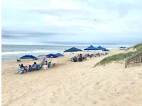 Salty Paws-Walk to beach/Fenced Yard/Pet Friendly