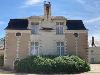Hotel Spa le Relais du Bellay فنادق في Le Puy-Notre-Dame