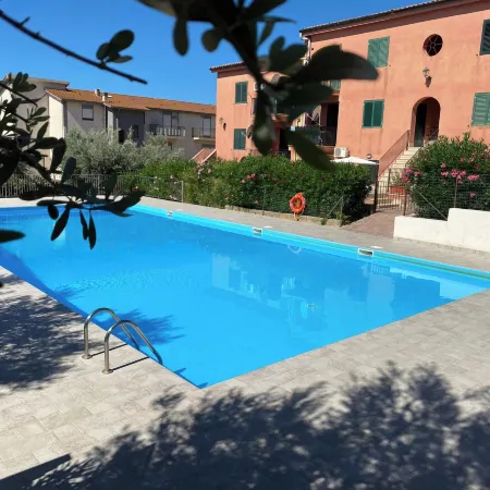 Apartment - Sleeps 3 & Swimming Pool