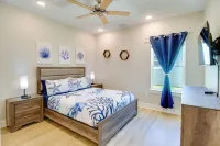 4 Mi to Rockport Beach Park: Home w/ Resort Perks Hotels near Estelle Stair Gallery