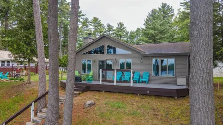 Chain Lakefront Retreat Awesome Sandbar Newly remodeled Отели рядом с достопримечательностью «Deerhaven Campground»