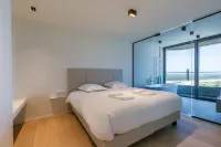 Huswell - Coastal Luxury Unit with Panoramic View