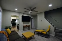 Short walk to river or downtown Kent.