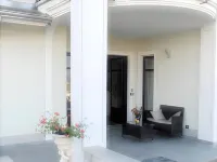 Eremes Rooms & Apartments