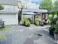 Cozy 2-bedroom Gem in charming North Bergen with Parking, backyard, and grill Hotels in North Bergen