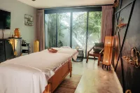 Hotel Unknown