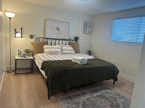 Cozy 2-bedroom apartment in taylorsville with King bed, AC, fast WiFi