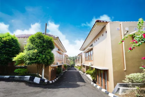 Sutan Raja Villa Kuningan Hotels in Beber