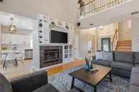 Beautiful Home with private Pool!