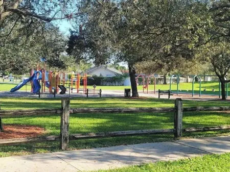 Cozy Getaway 5 Min Walk to Parks Отели рядом с достопримечательностью «Royal Palm Beach Commons Park»