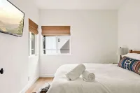 The Fancy Fox Stunning 4 Br Retreat, Min to Lake - 4-Star