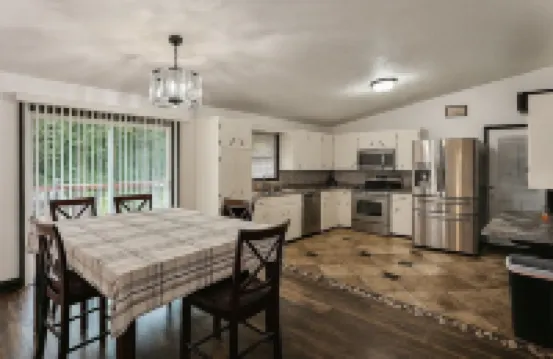 Serene Family Home: Sleeps 16!