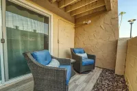 2Br Sleeps 6 Pool BBQ Gym Hot Tub & Bar Hopping!