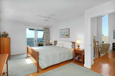 3Br Oceanfront on Nubble Cliffs!